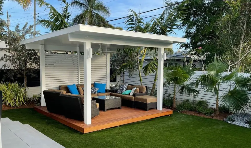 Modern Patio Roof with Louvered Privacy Wall